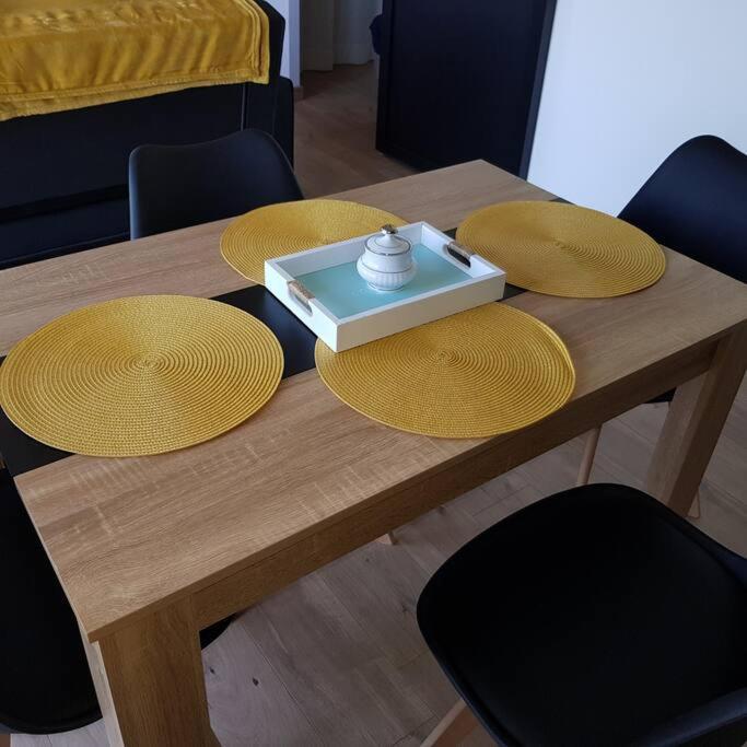 Studio Avec Terrasse Au Calme Jayat ภายนอก รูปภาพ
